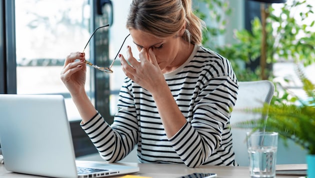 Jede Frau leistet pro Jahr im Schnitt jeweils 1.390 Stunden unbezahlter Sorge- und Hausarbeit. (Bild: stock.adobe.com)