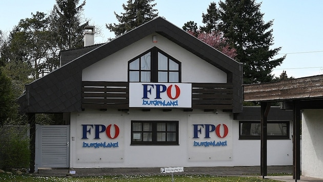 Rund 80 FPÖ-Gemeinderäte fordern vom VFG die Auszahlung aller Gelder, die vom Land geflossen sind. (Bild: P. Huber)
