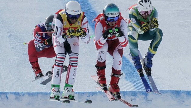 Die internationalen Skicross-Asse wie etwa Österreichs Heimweltcupsieger Johnny Rohrweck (2. v. re.) stehen vor einem großen Sprung nach vorne. (Bild: Sepp Pail)
