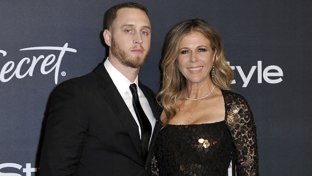 Chet Hanks mit seiner Mutter Rita Wilson (Bild: Richard Shotwell / AP / picturedesk.com)