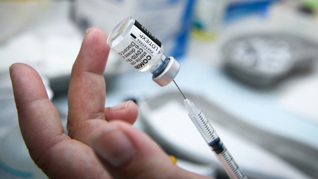 Bereits für nächste Woche sind mehr als 22.000 Dosen des Corona-Impfstoffes von Biontech/Pfizer für Kärnten angekündigt. (Bild: AFP)