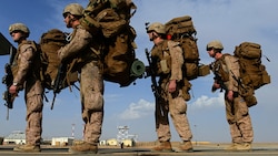 Seit fast 20 Jahren sind US-amerikanische Truppen in Afghanistan stationiert. (Bild: APA/AFP/Wakil KOHSAR)