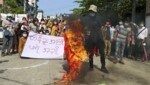 Die Proteste in Myanmar gehen unentwegt weiter. (Bild: AP)