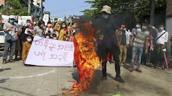 Die Proteste in Myanmar gehen unentwegt weiter. (Bild: AP)
