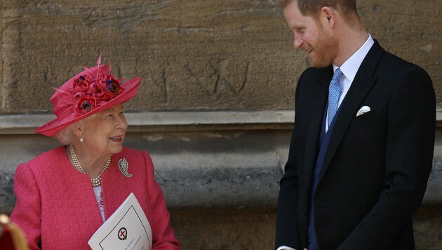 Queen Elizabeth mit Prinz Harry (Bild: AFP)