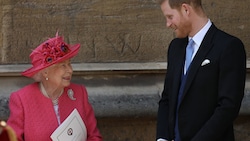 Queen Elizabeth mit Prinz Harry (Bild: AFP)