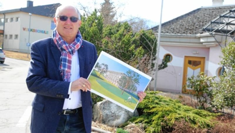 Franz Ragger, eben erst wiedergewählter Bürgermeister, mit dem Campus-Projekt (Bild: Evelyn Hronek/Kamerawerk)