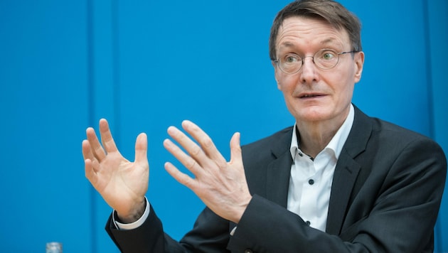 Der deutsche Gesundheitsminister Karl Lauterbach (Bild: AFP)