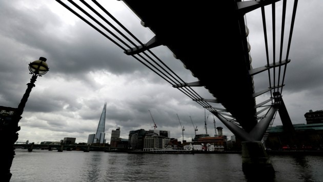 Dunkle Wolken ziehen auf - London könnte seinen Status als Finanzmetropole verlieren. (Bild: AP/Kirsty Wigglesworth)