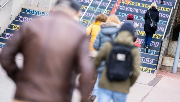 Schon bald soll genug Impfstoff im Land sein, um alle Impfwilligen damit zu immunisieren. (Bild: APA/GEORG HOCHMUTH)