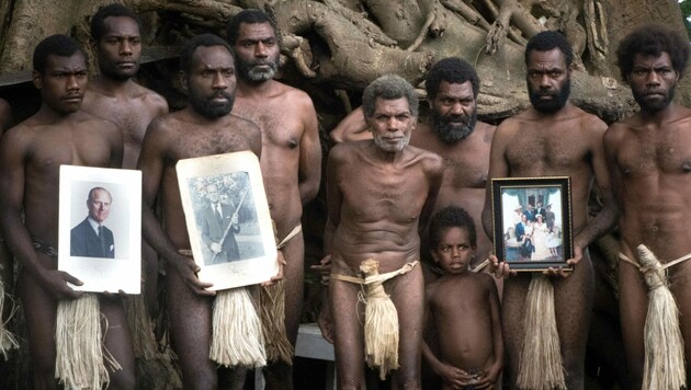 Stammesmitglieder auf Vanuatu gedenken Philip. (Bild: APA/AFP)
