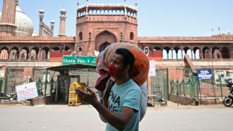 Die dritte Welle der Corona-Pandemie gerät derzeit in Indien zunehmend außer Kontrolle. Das Land meldet täglich Höchstwerte bei den Neuinfektionen. (Bild: AFP)