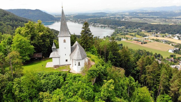 Auf dem Georgiberg bei St. Kanzian steht die Georgikirche, in dessen Turm eine Wunschglocke hängt. (Bild: Patrick Riepl)