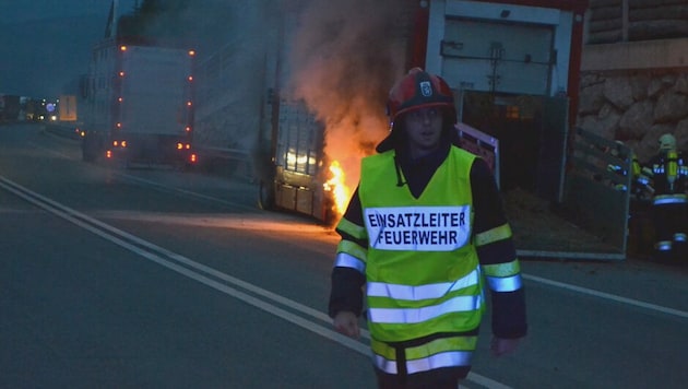 Dienstgrad Brandinspektor: Als auf der A9, unweit seines Heimatorts Ardning, ein Tiertransporter brannte, war Sandner Feuerwehr-Einsatzleiter - seine Feuerprobe. (Bild: Gilbert Sandner)