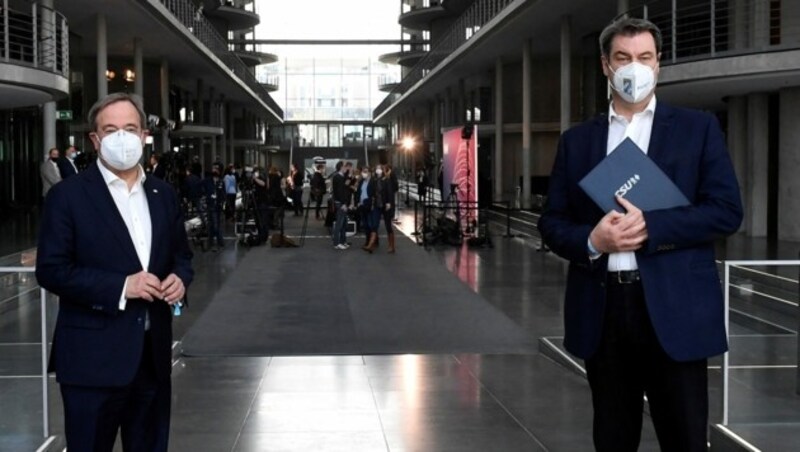 Armin Laschet (li., CDU) und Markus Söder (CSU) (Bild: AFP)