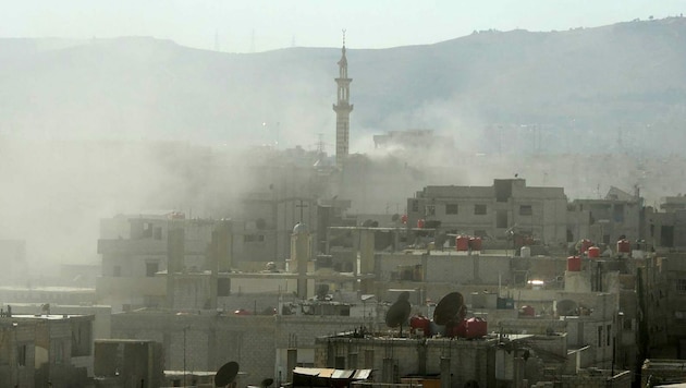 Russische Kampfflugzeuge haben bei einem Angriff auf ein Rebellenlager nordöstlich der syrischen Stadt Palmyra in Syrien mindestens 200 Aufständische getötet. (Bild: AFP)