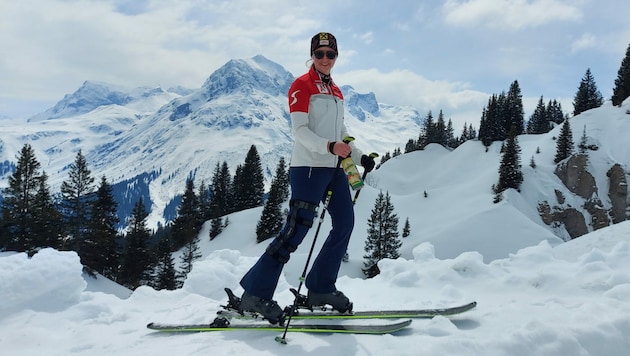 Nina Ortlieb ist drei Monate nach ihrem schweren Trainingssturz in Crans Montana in ihrer Lecher Heimat zurück auf (Touren)Skiern. (Bild: Privat)