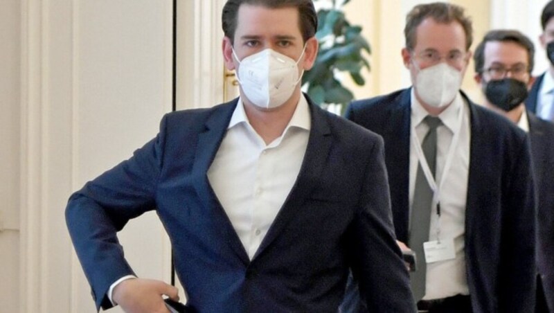 Auch nach dem Rückzug von Kurz gehen die Ermittlungen gegen ihn und seine Vertrauten weiter. (Bild: APA/Roland Schlager)