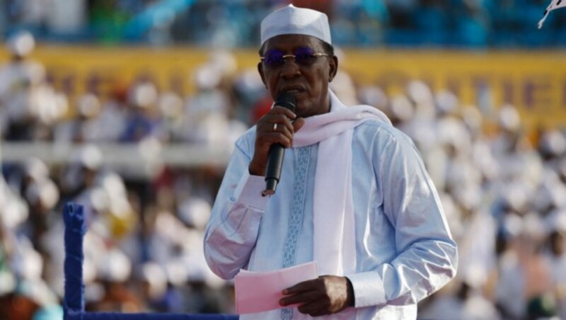 Dieses Foto entstand erst vor wenigen Tagen: Idriss Deby Itno am 9. April 2021 bei einer Wahlkampfveranstaltung in N‘Djamena. Zwei Tage später wurde er wiedergewählt. (Bild: AFP)