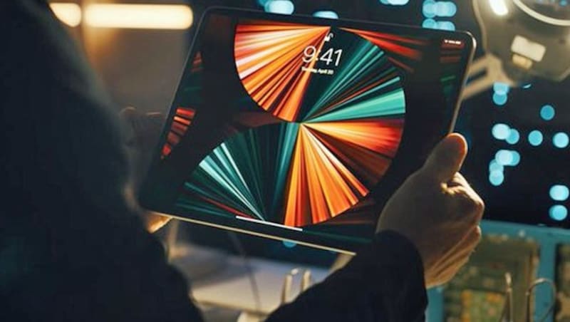 Die lokal dimmbare Hintergrundbeleuchtung des größeren neuen iPad Pro sollte für sehr viel Kontrast sorgen. (Bild: Apple)