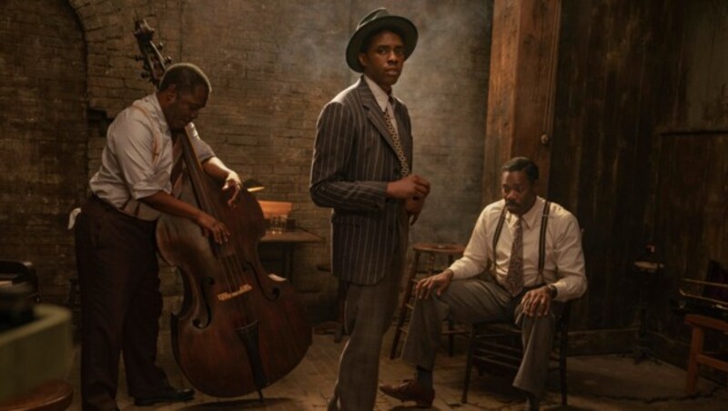 Michael Potts, Chadwick Boseman und Colman Domingo in „Ma Rainey‘s Black Bottom“ (Bild: David Lee/Netflix via AP)