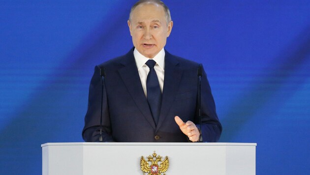Russlands Präsident Wladimir Putin hat die Bevölkerung bei seiner Rede an die Nation zur Corona-Impfung aufgerufen. (Bild: APA/AFP/POOL/Alexander Zemlianichenko)