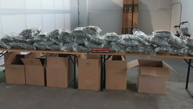 Insgesamt 37 Kilo Drogen waren in den Kartons verpackt. (Bild: BMF/ZA)