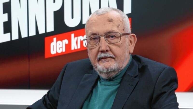 Der Statistiker Erich Neuwirth in der krone.tv-Talkshow „Brennpunkt“ (Bild: Klemens Groh)