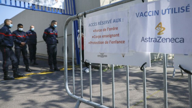 Die EU-Kommission bereitet laut Insidern eine Klage gegen den Pharmakonzern AstraZeneca wegen der Lieferprobleme vor. (Bild: AFP)
