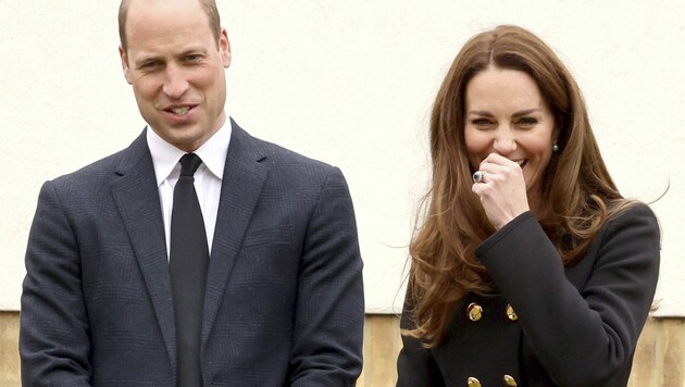 Herzogin Kate brach beim Besuch der Kadetten in Gelächter aus. (Bild: AP)
