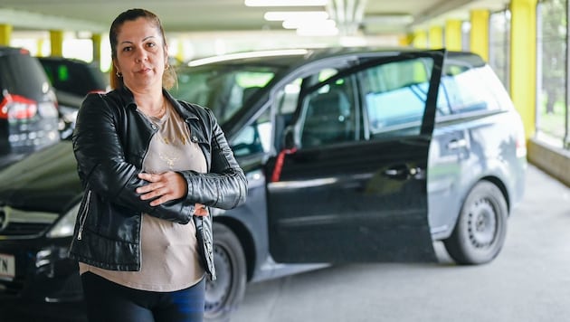 Krisztina N. hat den Autoschlüssel und ihren Opel Zafira zurückerobert: „Einen neuen Wagen könnt’ ich mir nicht leisten.“ Ihre Begegnung mit dem Diebestrio fiel handfest aus. (Bild: Alexander Schwarzl)
