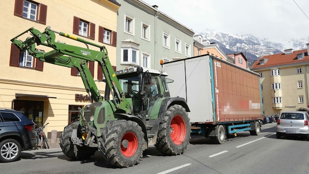 Mutmaßungen über Ladungen, die eigentlich nichts mit der Landwirtschaft zu tun haben, gibt es schon länger. Verstärkte Polizeikontrollen fordert die SP Innsbruck. (Bild: Christof Birbaumer)