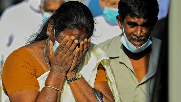 Angehörige der blutigen Oster-Anschläge auf Kirchen in Sri Lanka im Jahr 2019 (Bild: APA/AFP/Ishara S. KODIKARA)