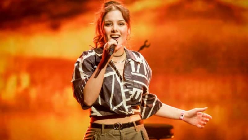 Laura Kozul performte „Something in the Water“ von Brooke Fraser. (Bild: ORF)