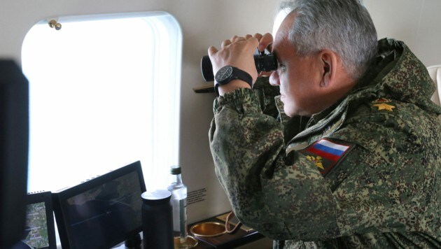 Der russische Verteidigungsminister Sergej Schoigu hat den Abzug seiner Truppen angeordnet. (Bild: AFP)