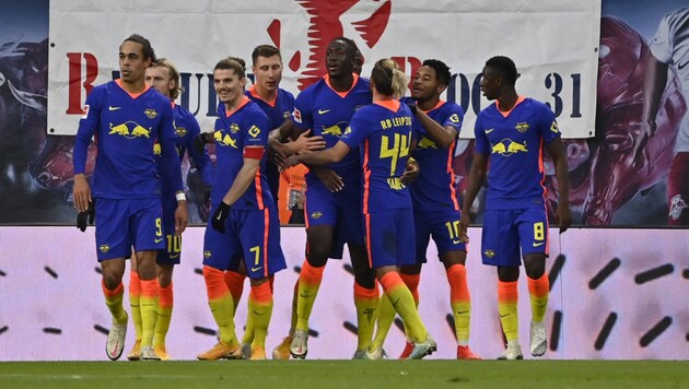 Hier jubelt Ibrahima Konate (Mitte) mit seinen Leipzig-Teamkollegen - doch wie lange noch? (Bild: AFP)