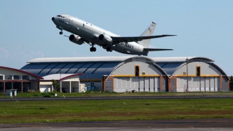 Eine P-8 Poseidon der US Navy unterstütze die Suchaktion. (Bild: AP)