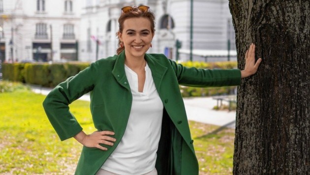 Grüne Einstellung, grünes Herz: Justizministerin Alma Zadić (Bild: BMJ/Nedic)