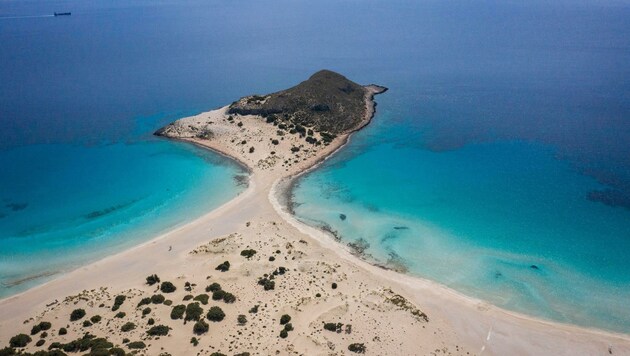Simos-Beach ist der Hauptanziehungspunkt auf der griechischen Insel Elafonisos. (Bild: ARIS MESSINIS)