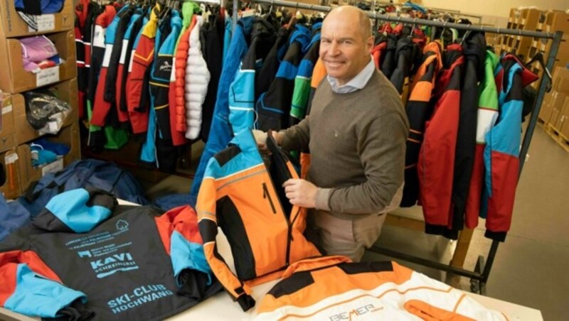 Marc Girardelli kleidet Skiclubs und Wintersportvereine hochwertig ein. (Bild: Maurice Shourot)