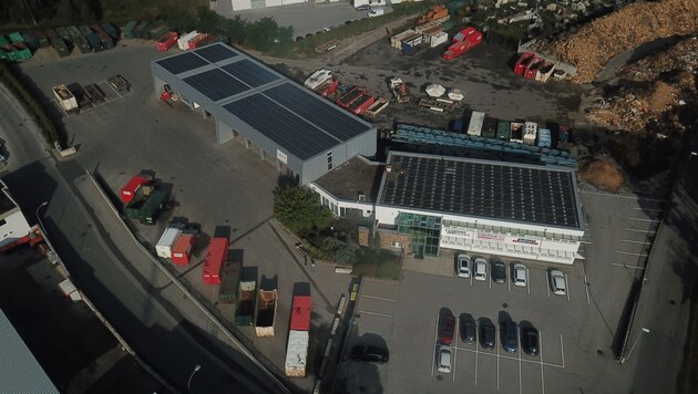 Die Fläche der neuen Fotovoltaikanlage entspricht in etwa der Größe von zehn Tennisplätzen. (Bild: Energie AG)