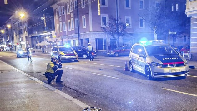 Hier, im Salzburger Stadtteil Lehen, prallte der 17-Jährige gegen ein Polizeiauto (Bild: Tschepp Markus)