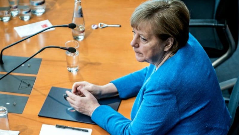 Bundeskanzlerin Angela Merkel stützt sich bei ihrer Argumentation auf Studien des Robert-Koch-Instituts. (Bild: APA/dpa-Pool/Michael Kappeler)