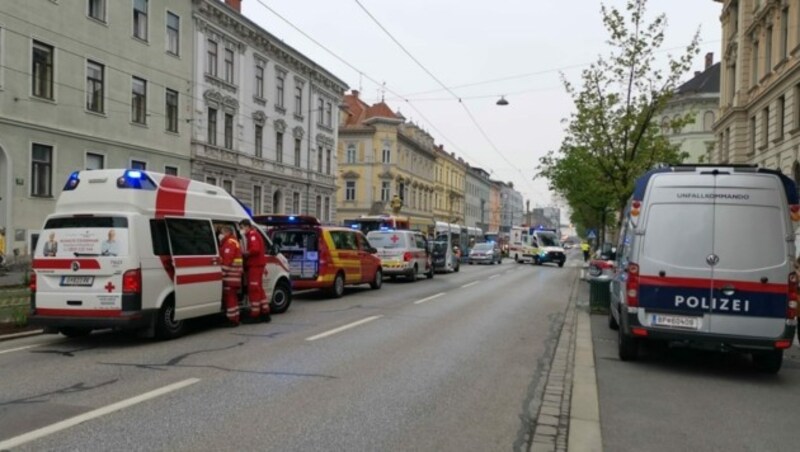 Der Abschnitt wurde großräumig abgesperrt. (Bild: Eva Stockner)