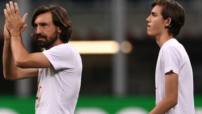 Andrea Pirlo und sein Sohn, Niccolo. (Bild: AFP/Marco Bertorello)