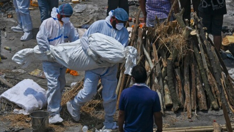 Die Krematorien sind mit der Vielzahl an Leichen überfordert. (Bild: Prakash SINGH / AFP)