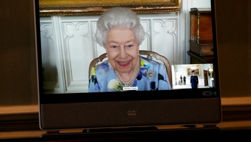 Queen Elizabeth II. hielt ihre erste Online-Audienz nach dem Ableben ihres Ehemannes ab. (Bild: APA/AFP/POOL/Yui Mok)