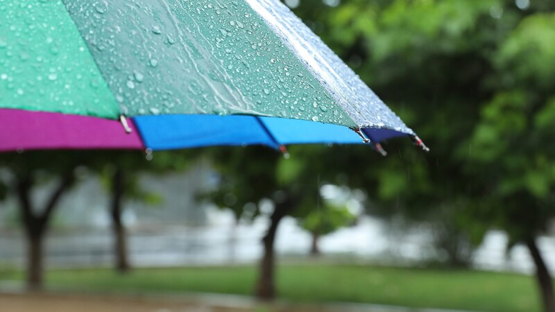 In the west, the weather will be unsettled with rain showers. (Bild: stock.adobe.com)