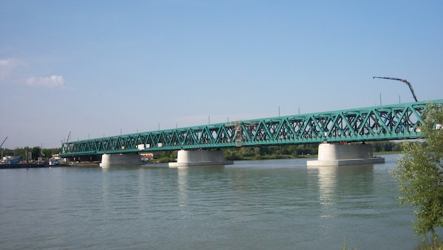 Die „alte“ Donaubrücke in Tulln, seit 1995 verfügt die Stadt sogar über zwei Fluss-Querungen. (Bild: Wikimedia/My Friend)