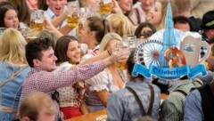 Zeitgleich zur geplanten Expo-Weltausstellung von Dubai im Herbst soll in der Golf-Metropole eine eigene Ausgabe des Oktoberfests öffnen. (Bild: APA; Journal International The Home, Krone KREATIV)